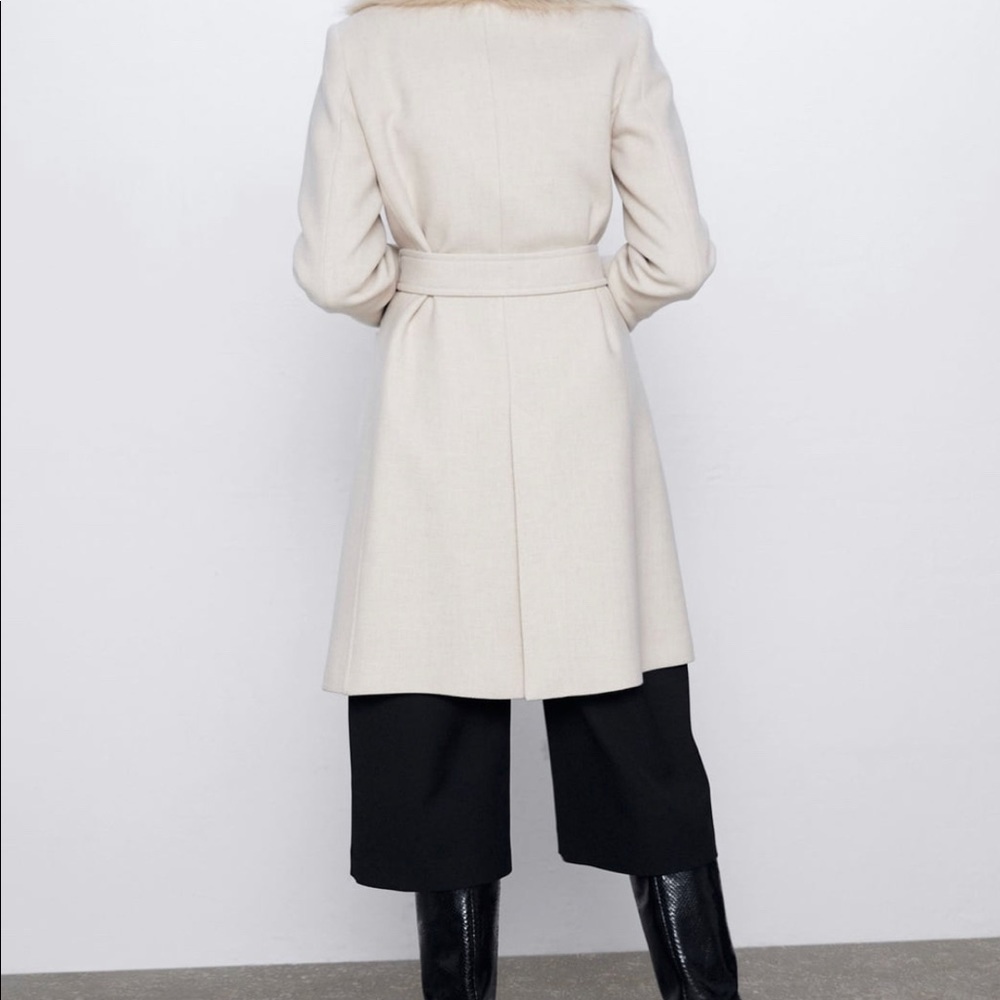 Coat with faux fur collar